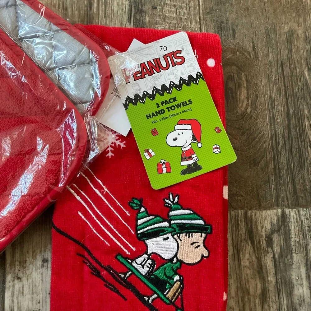 Snoopy Red Hand Towels with Snoopy and Linus. Includes Two Matching Pot Holders.